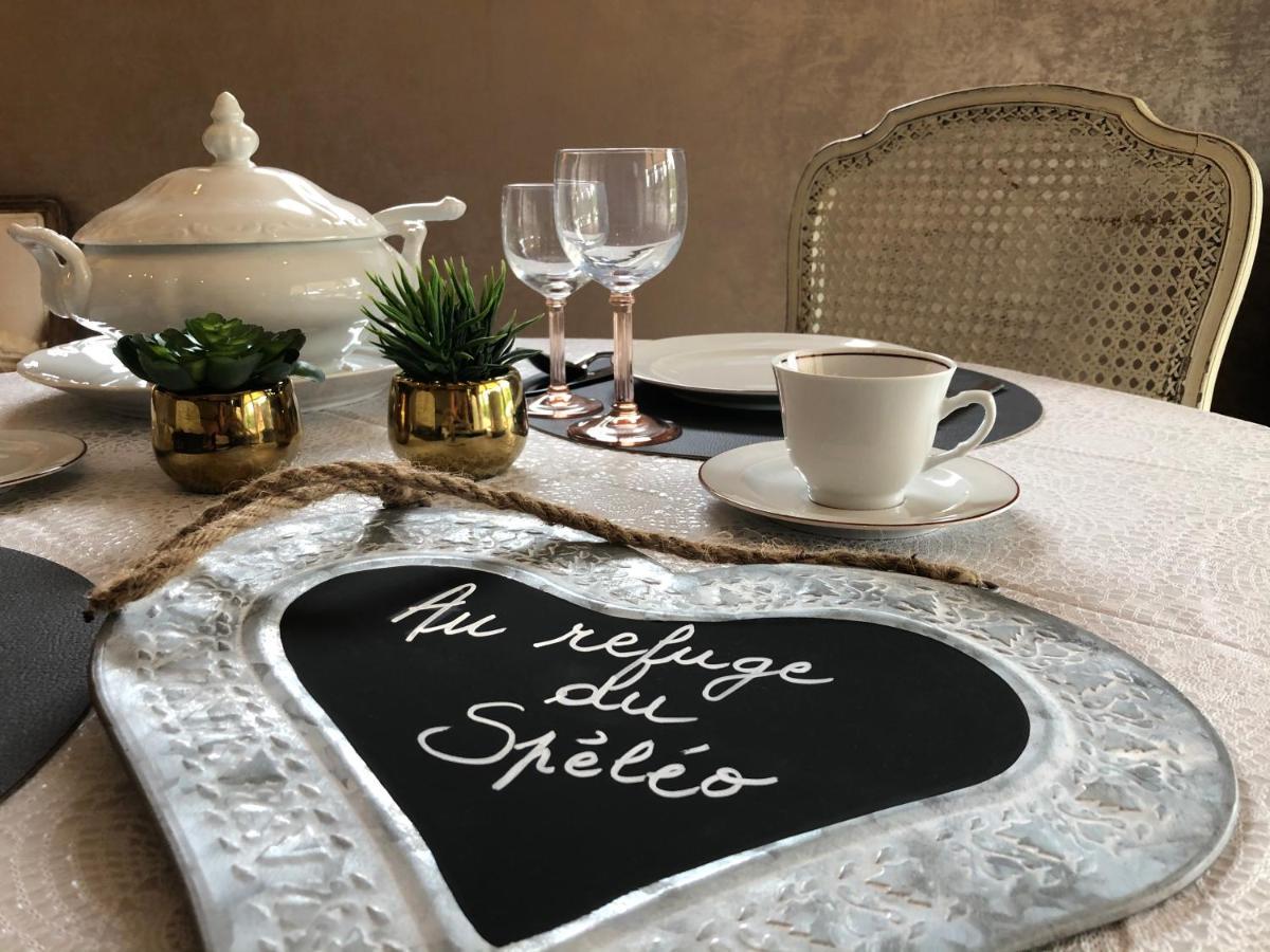 Bed and Breakfast Au Refuge Du Speleo Hotton Exterior foto
