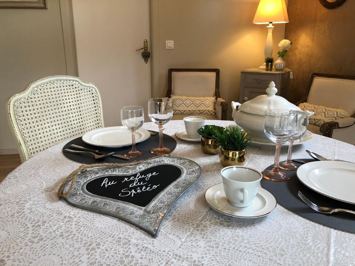Bed and Breakfast Au Refuge Du Speleo Hotton Exterior foto